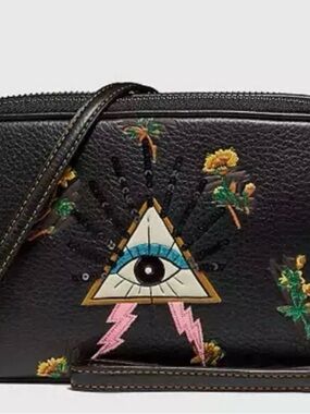 Coach| Coach Eye Pyramid Bag | Crossbody